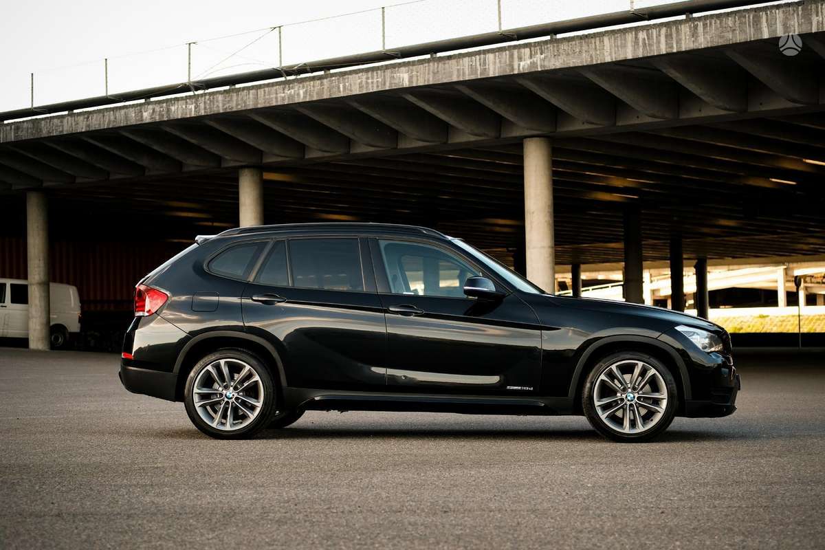BMW X1, 2.0 l., off-road / crossover
