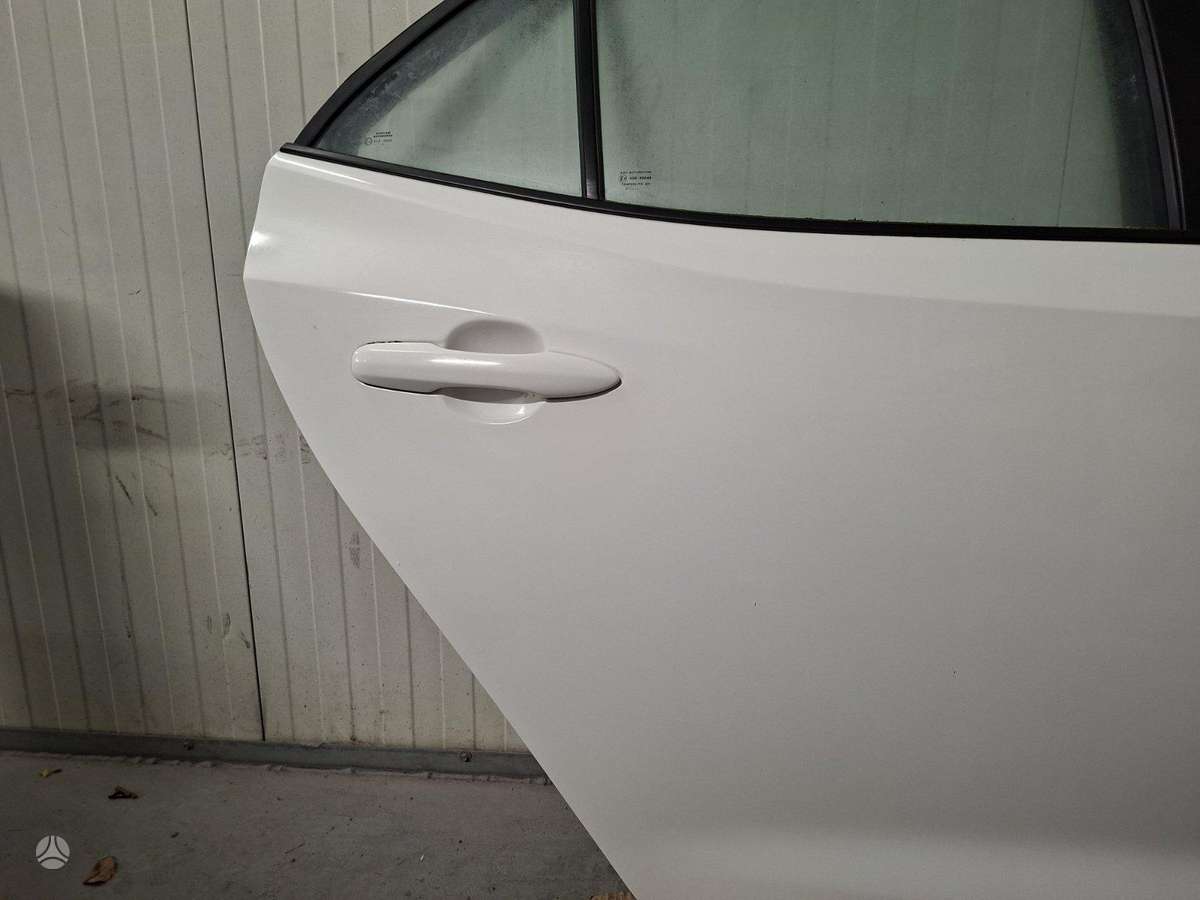 Toyota Corolla, Ir galas yra, двери