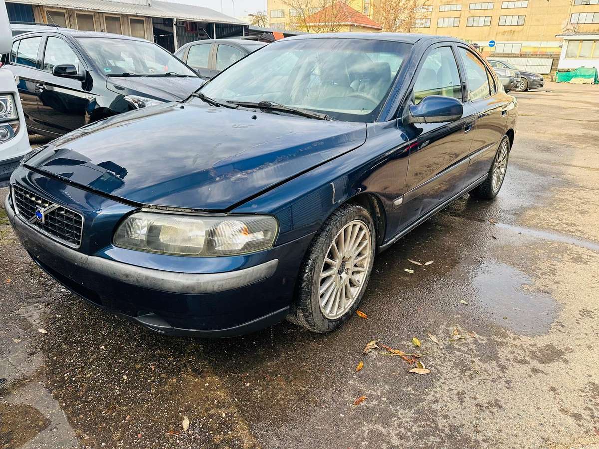 Volvo S60 for parts