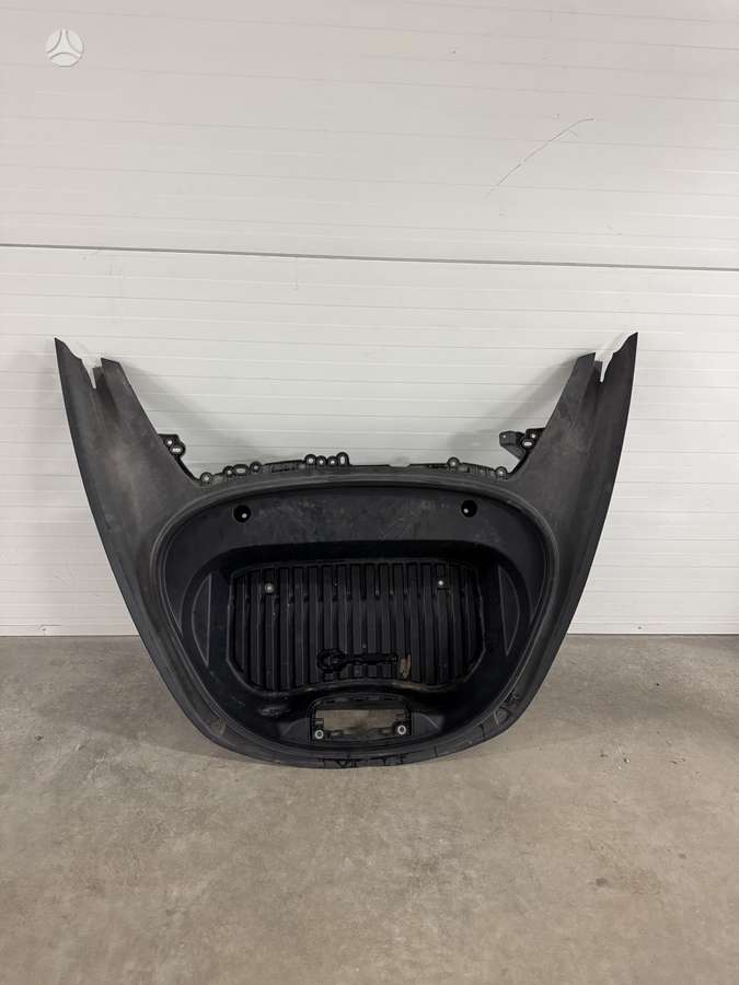 Tesla Model 3 kėbulo dalys