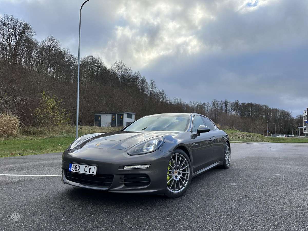 Porsche Panamera - 1