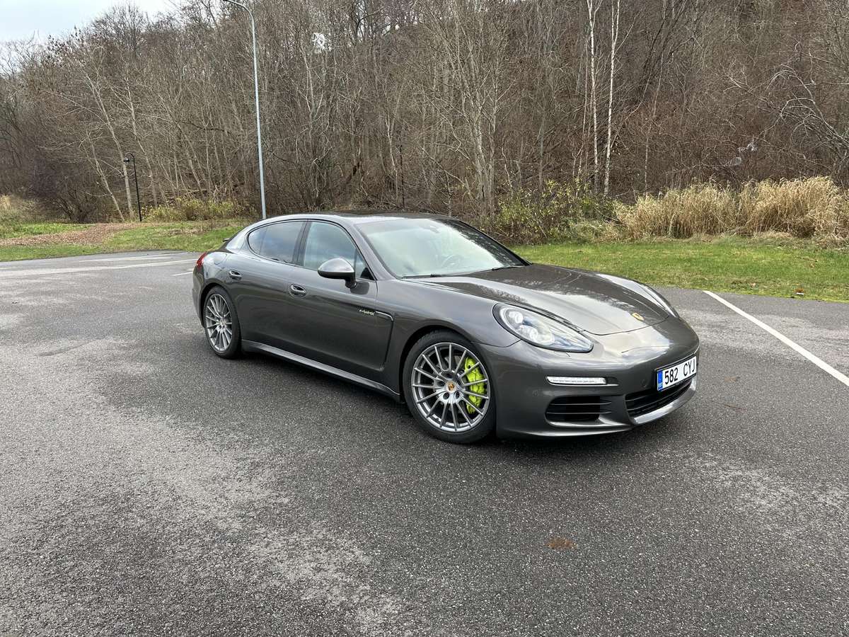 Porsche Panamera - 3