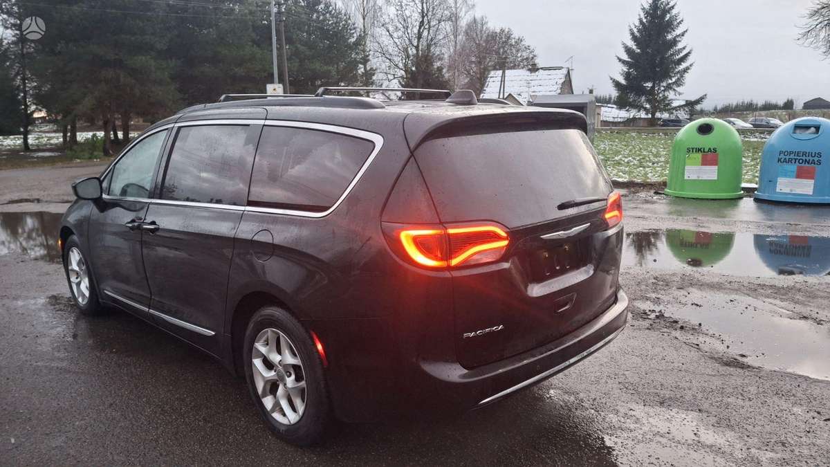 Chrysler Pacifica по частям