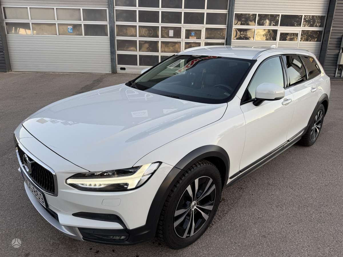 Volvo V90 Cross Country - 3