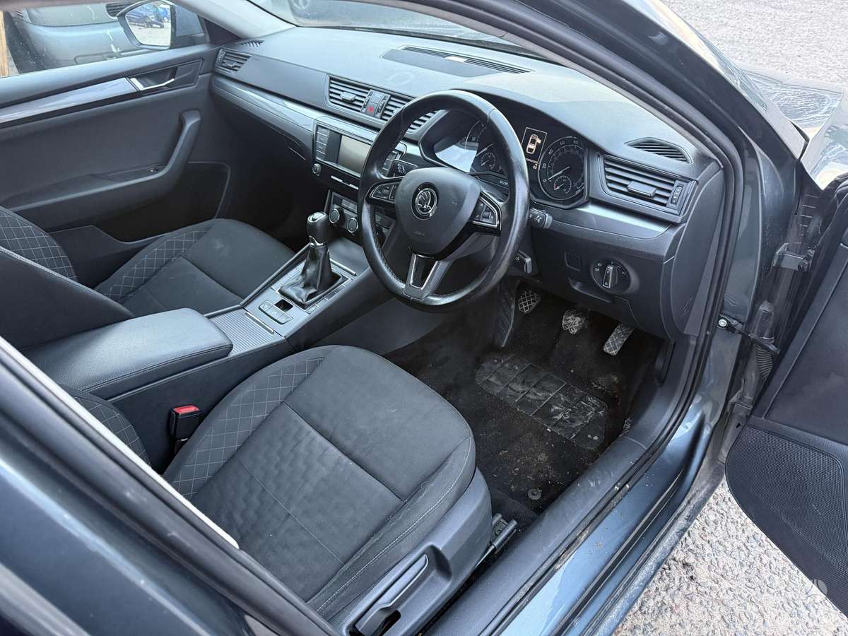 Skoda Superb Minsko pl 33 5 angaras