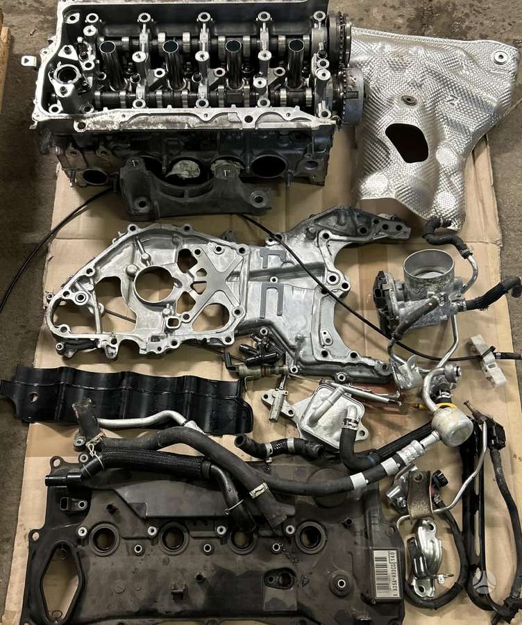 Toyota RAV4 variklio detalės