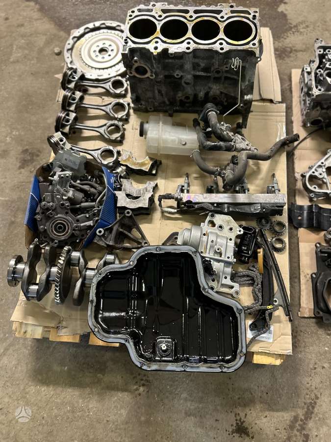 Toyota RAV4 variklio detalės