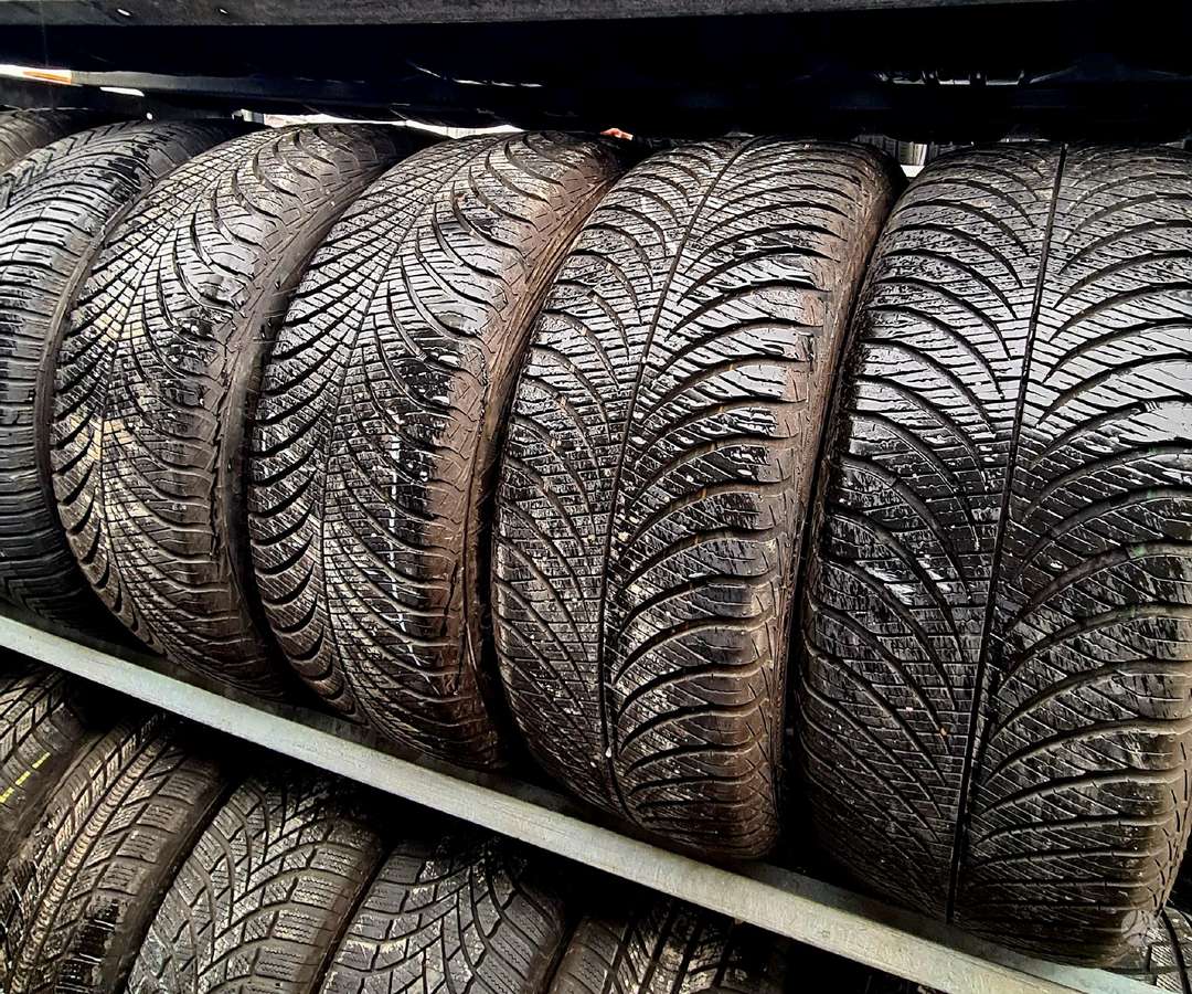 Goodyear, winter 215/55 R17
