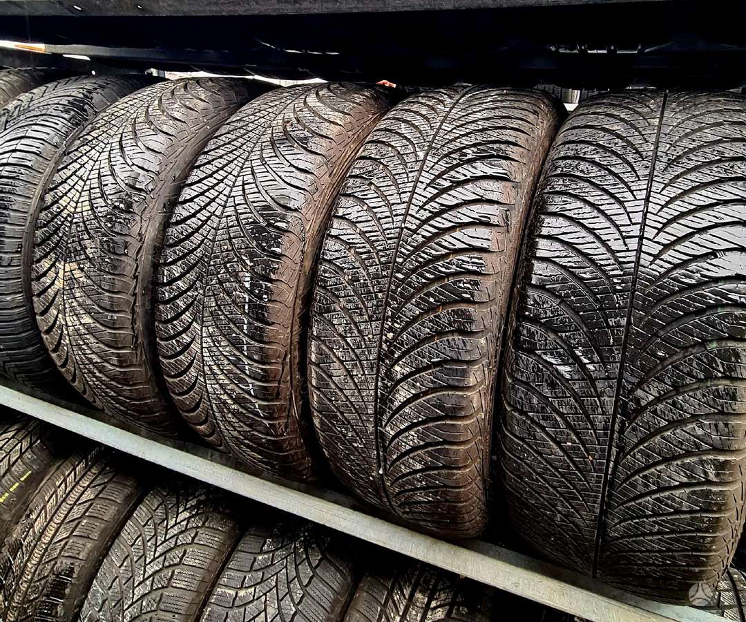 Goodyear, žieminės 215/55 R17