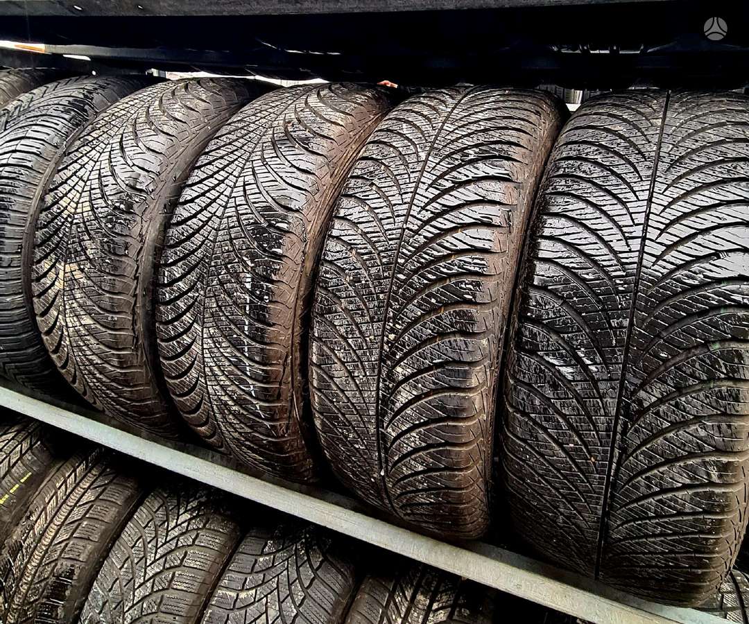 Goodyear, зимние 215/55 R17