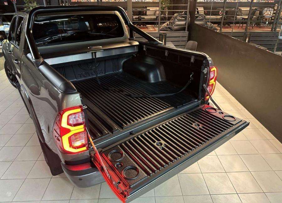 Toyota Hilux, 2.8 l., Пикап