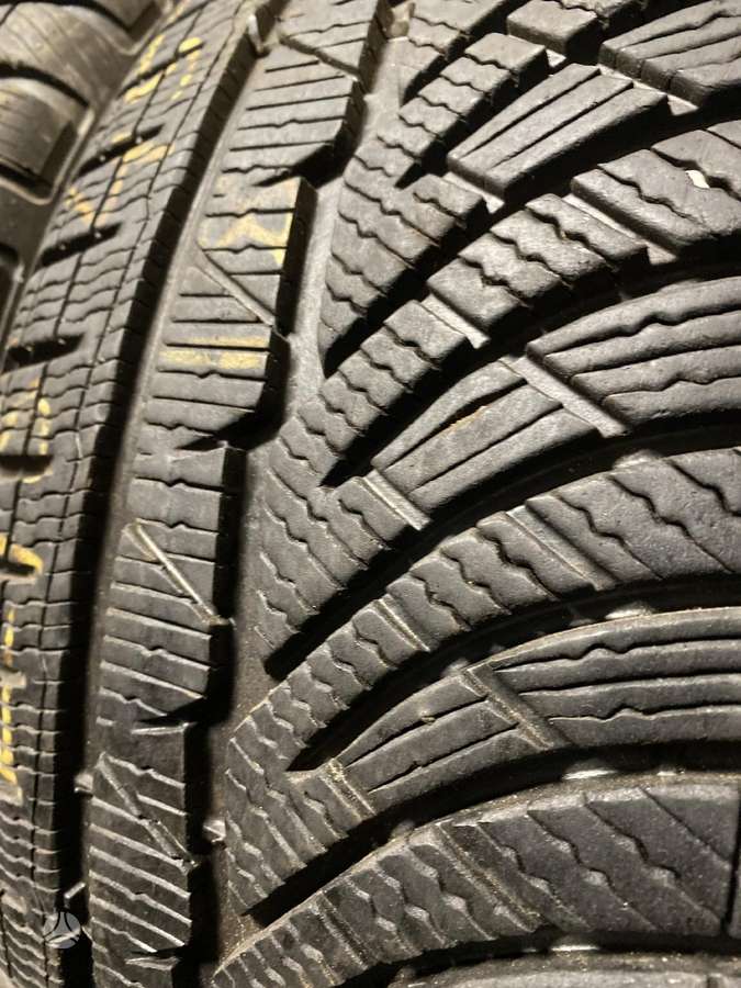 Michelin, žieminės 215/45 R18