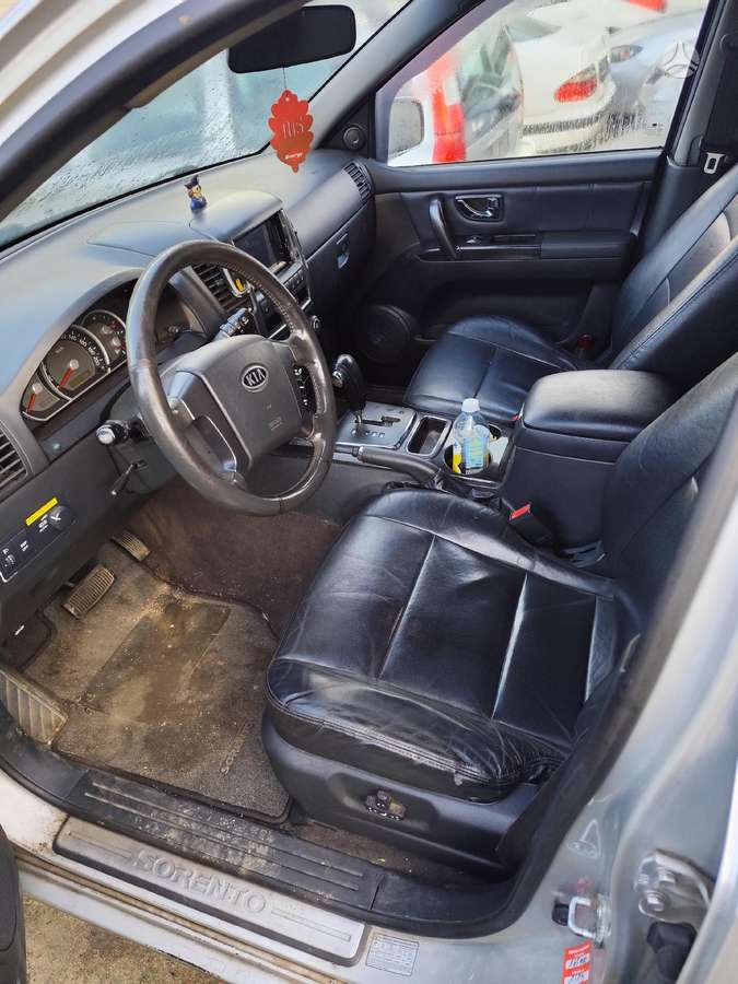 Kia Sorento dalimis