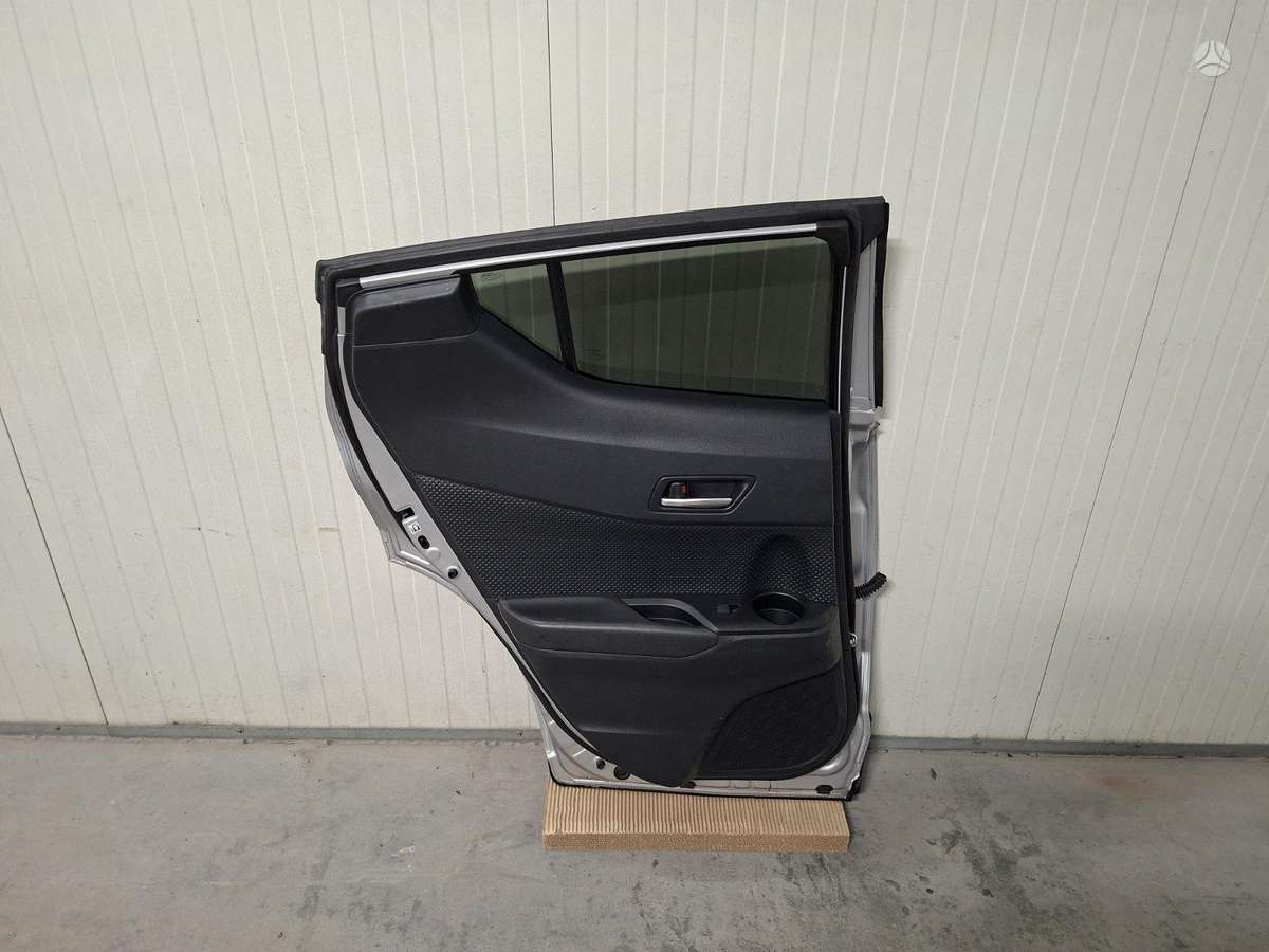 Toyota C-HR, idealios, двери