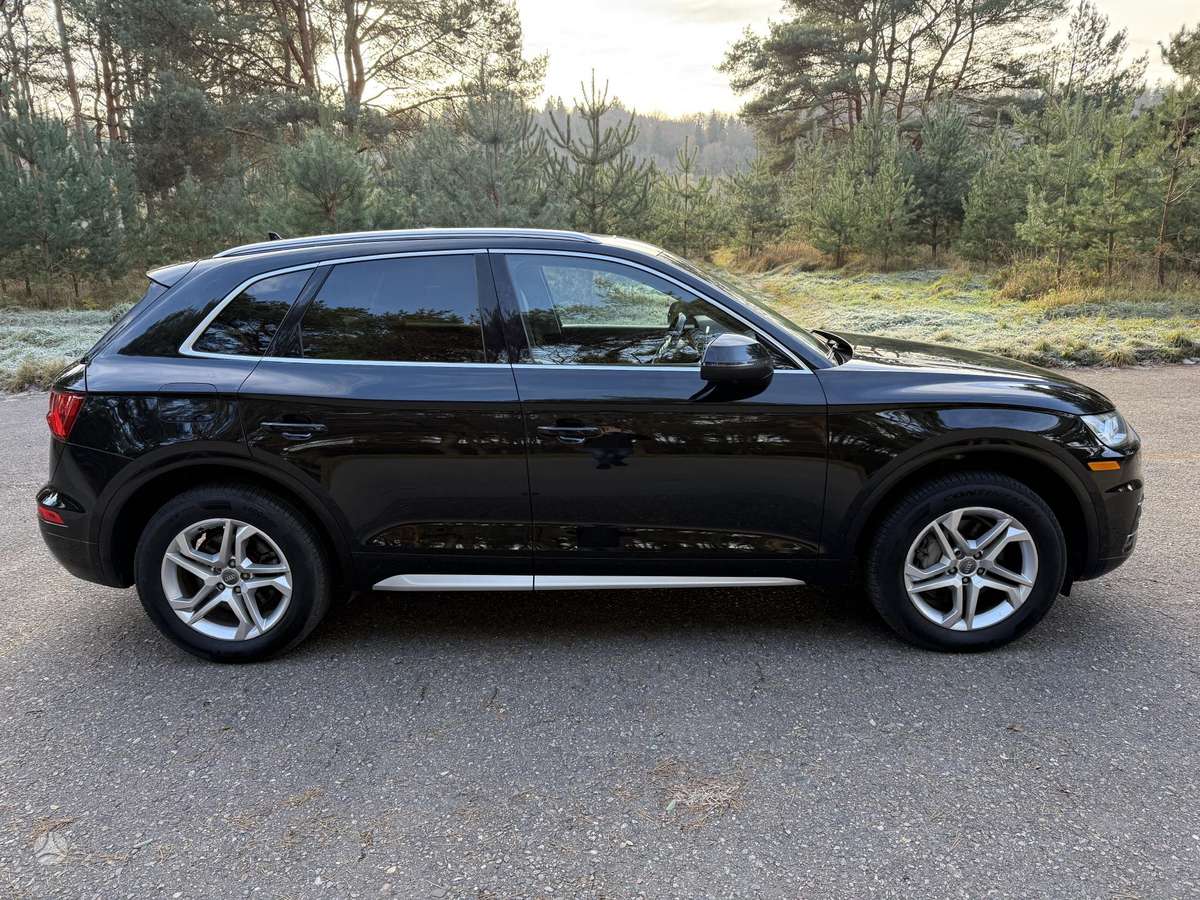 Audi Q5, 2.0 l., mpv / minivan