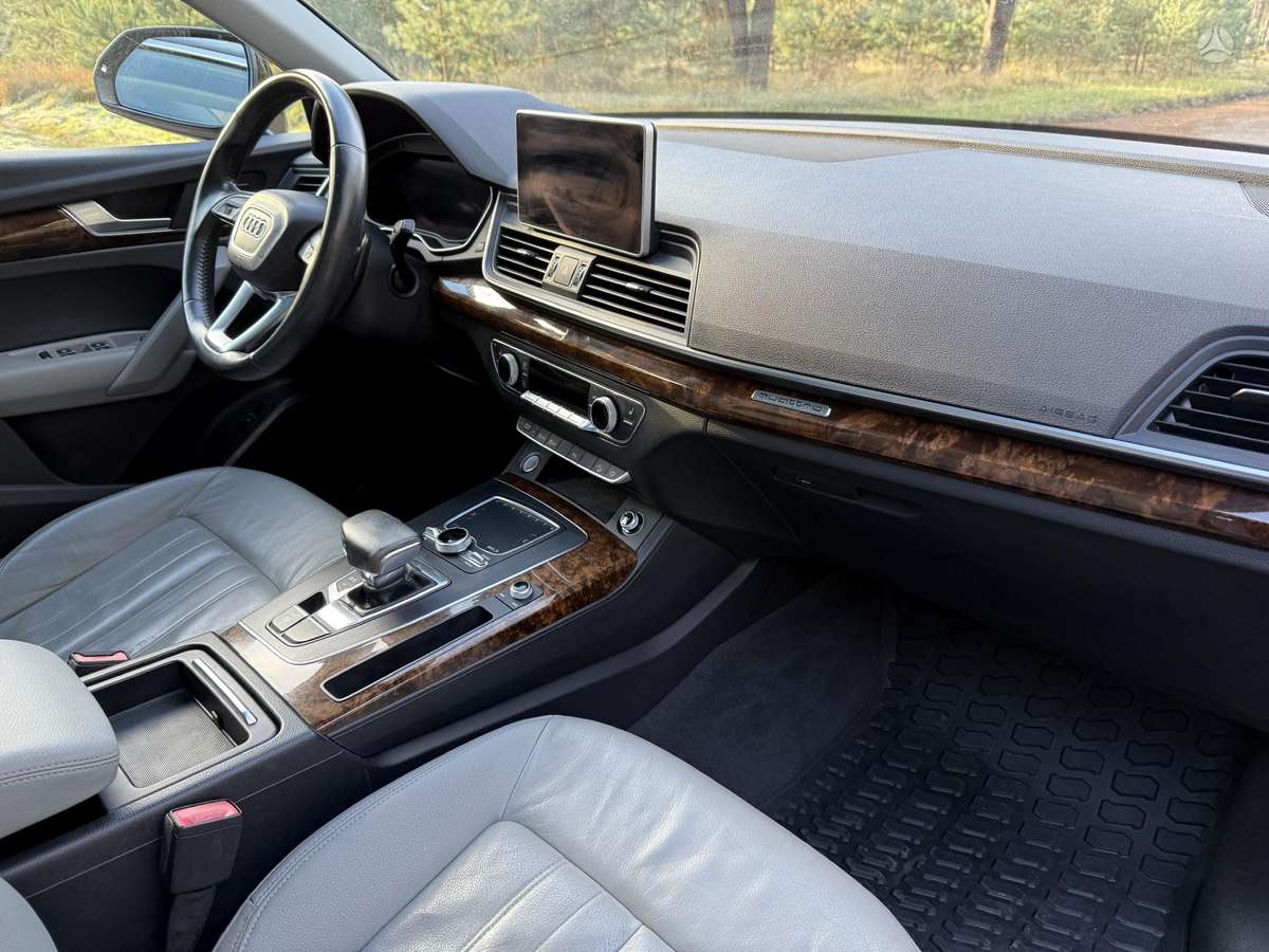 Audi Q5, 2.0 l., Минивэн