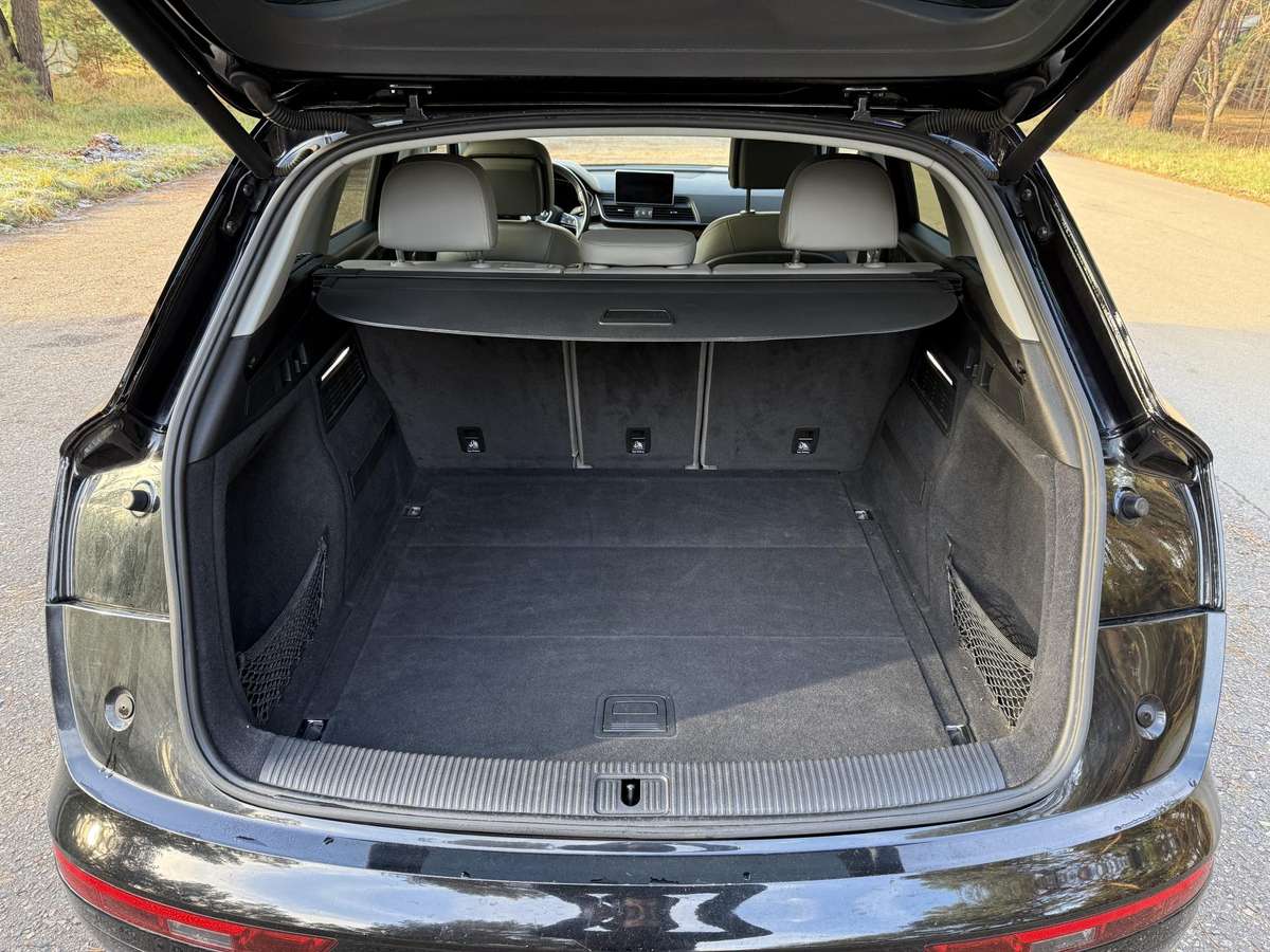 Audi Q5, 2.0 l., Минивэн