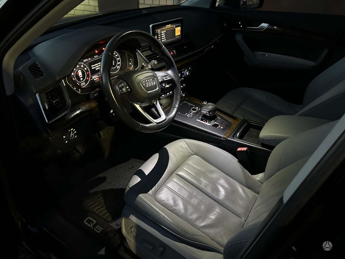 Audi Q5, 2.0 l., mpv / minivan