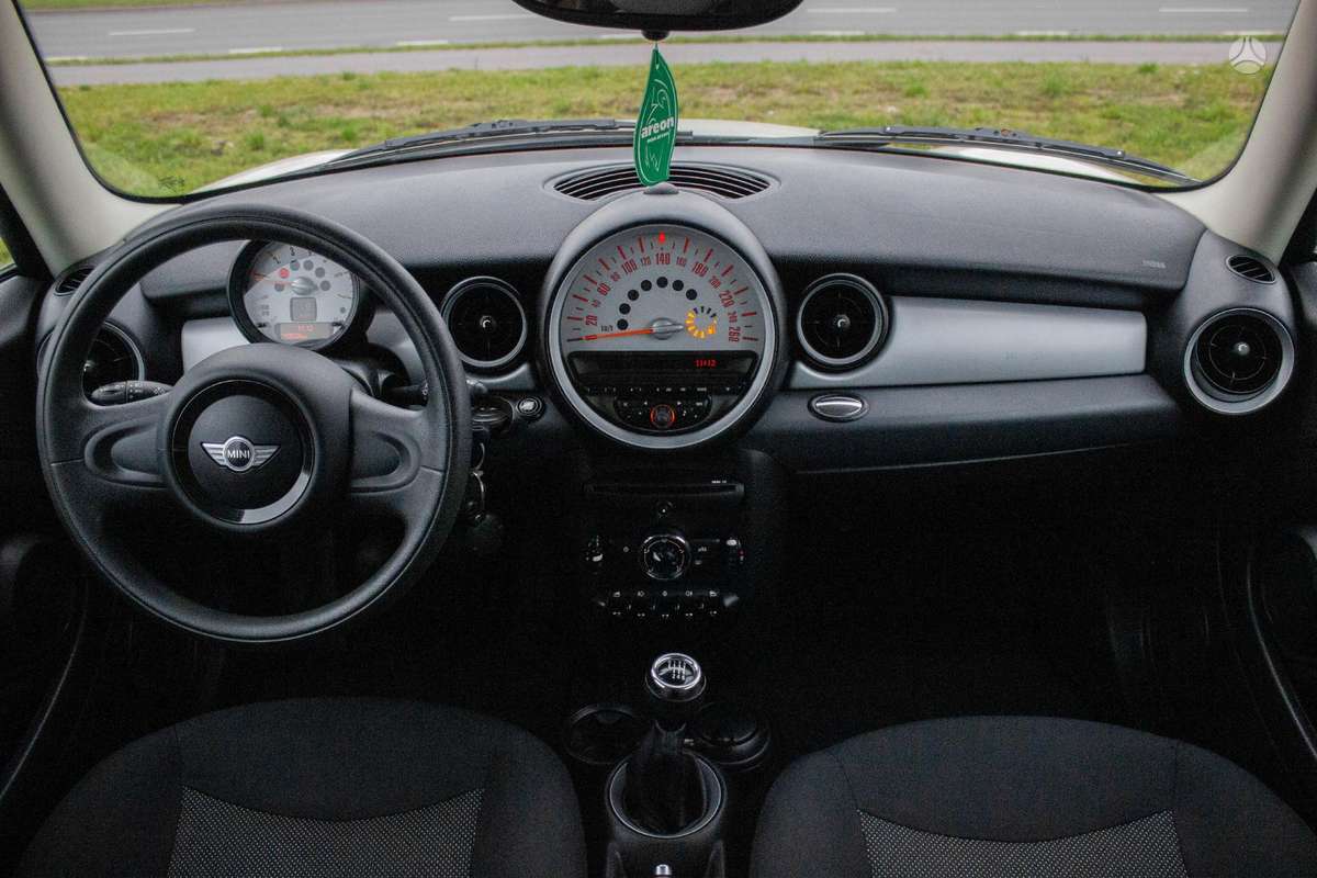 Mini Cooper, 1.6 l., hatchback