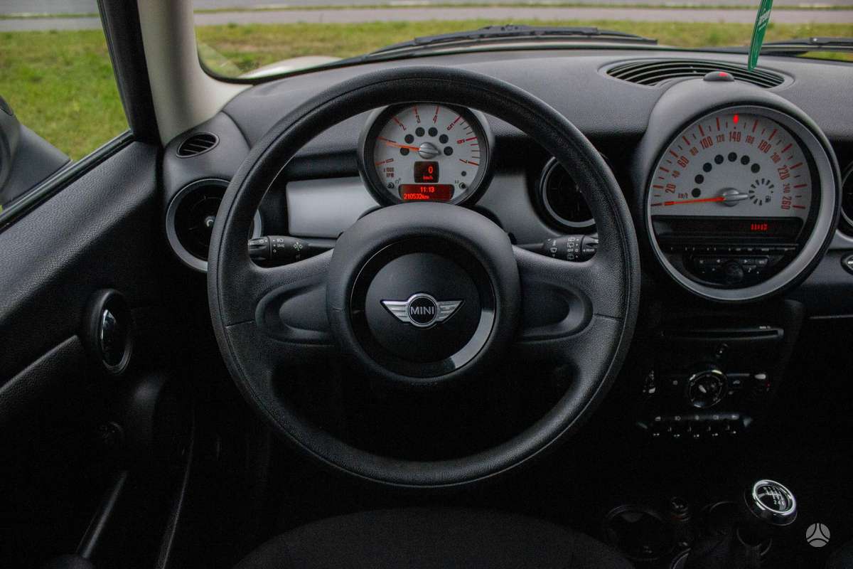 Mini Cooper, 1.6 l., hatchback