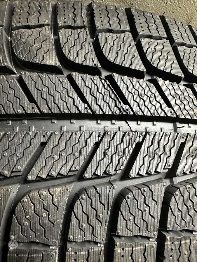 Michelin, žieminės 215/45 R18