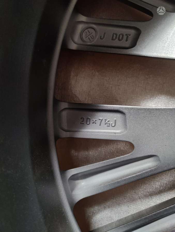 Lexus NX, lengvojo lydinio, R20