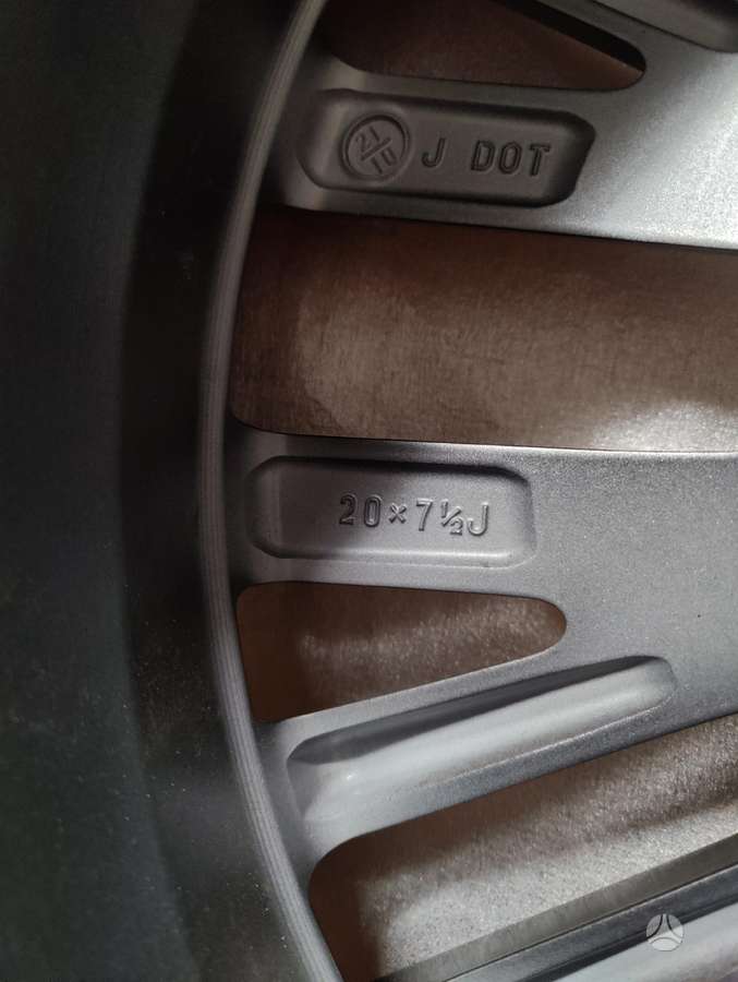 Lexus NX, light alloy, R20