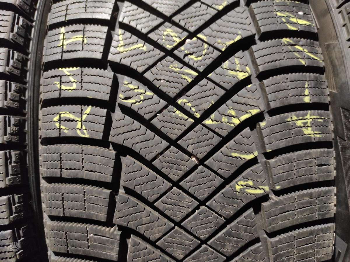 Continental, зимние 245/45 R18