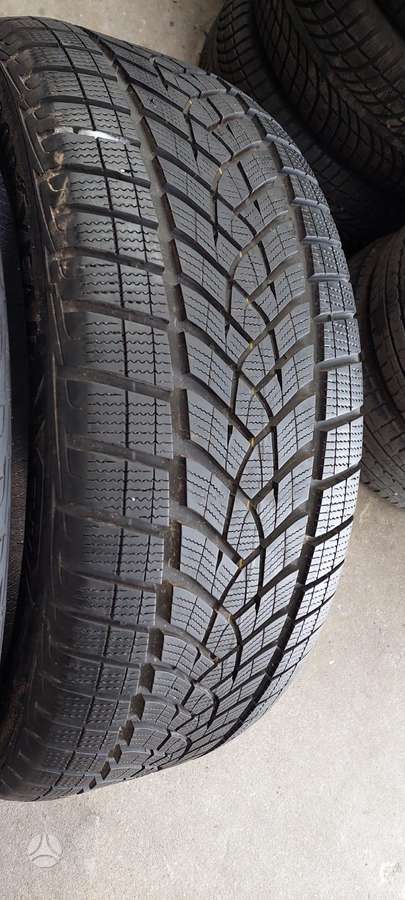 Goodyear, зимние 255/50 R20