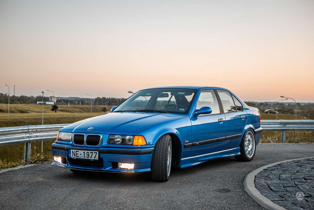 BMW M3, Седан