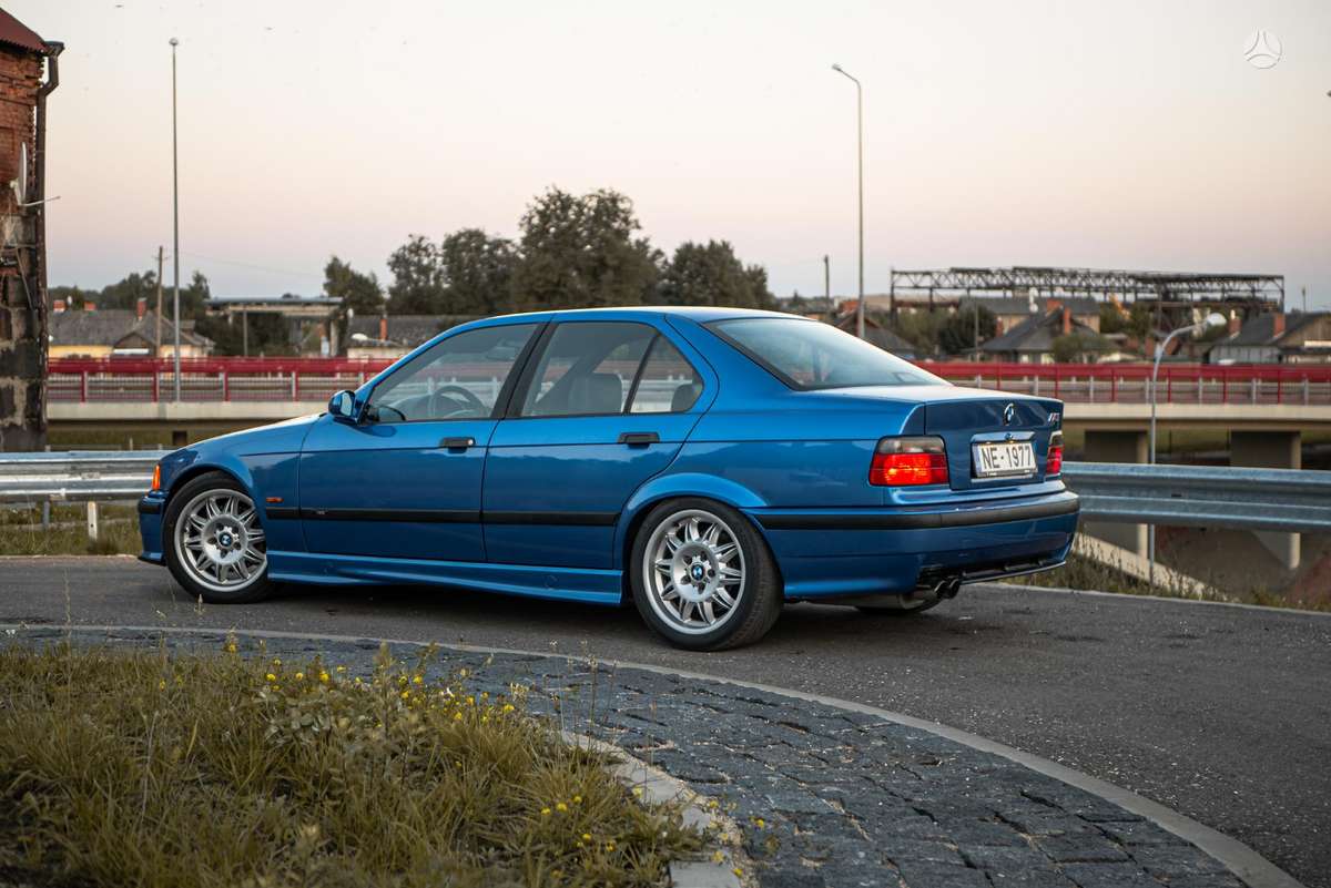 BMW M3, Седан