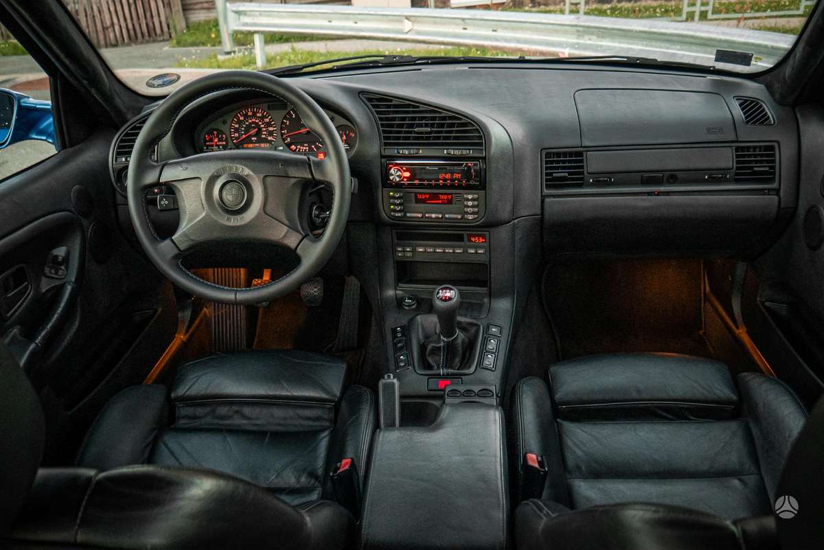 BMW M3, Седан