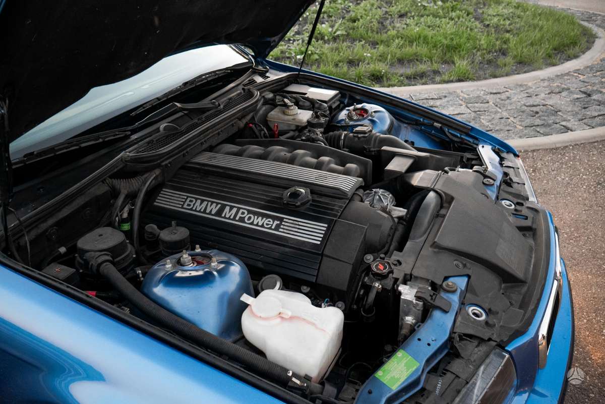 BMW M3, Седан