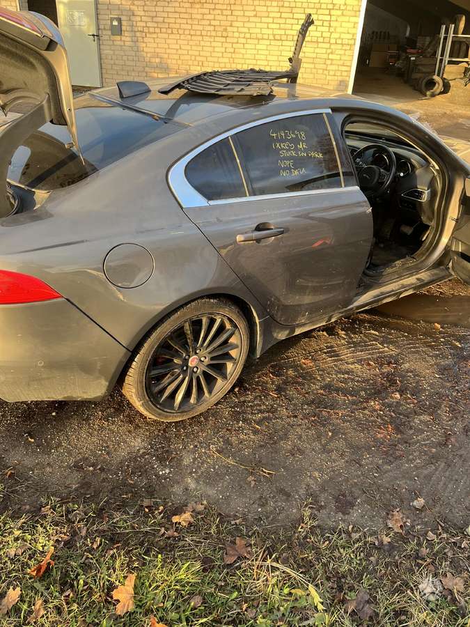 Jaguar XE по частям. Variklio kodas 204dtd