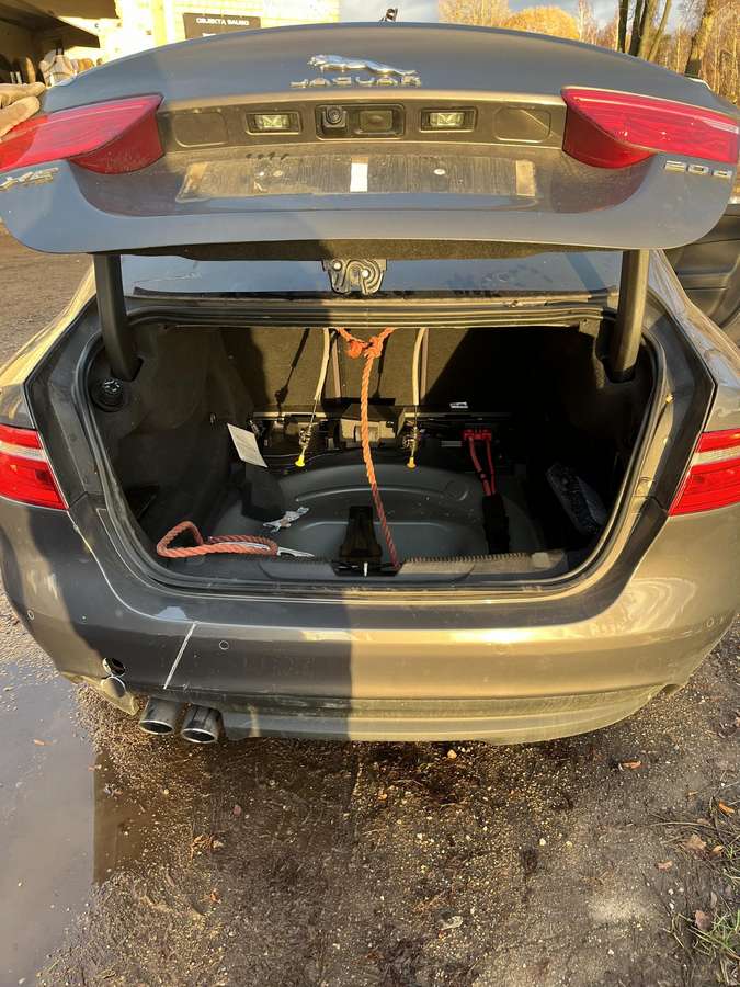 Jaguar XE по частям. Variklio kodas 204dtd
