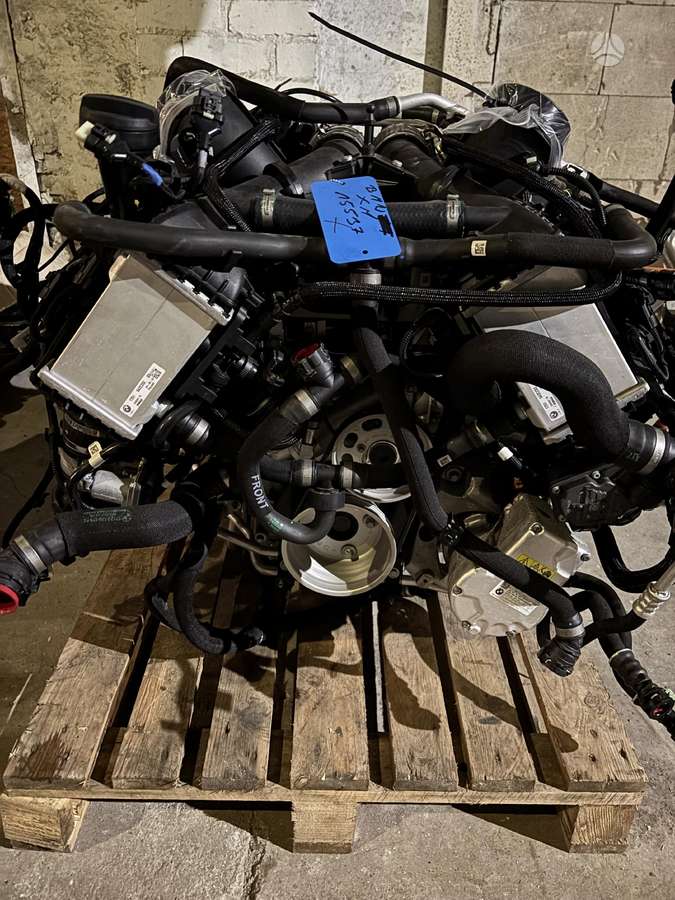BMW XM kėbulo dalys