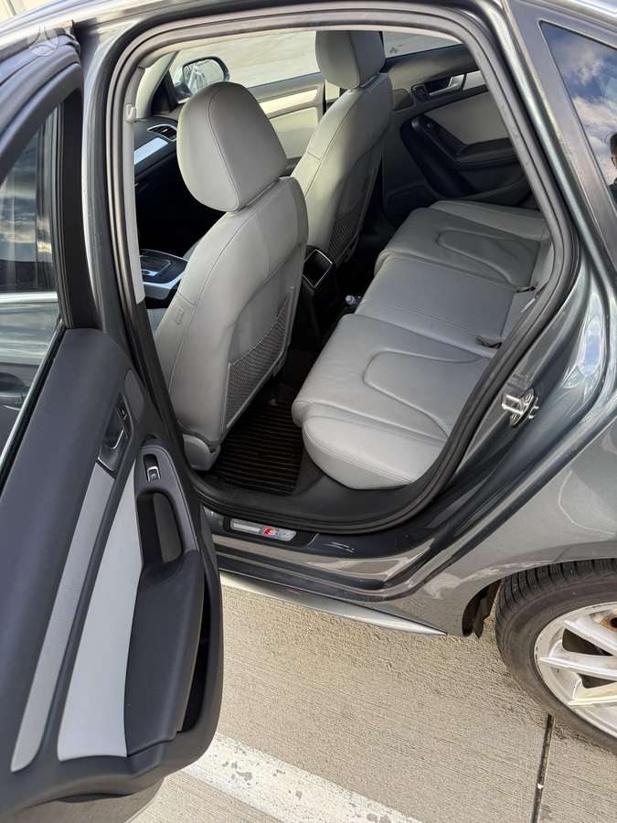Audi A4, 2.0 l., saloon / sedan