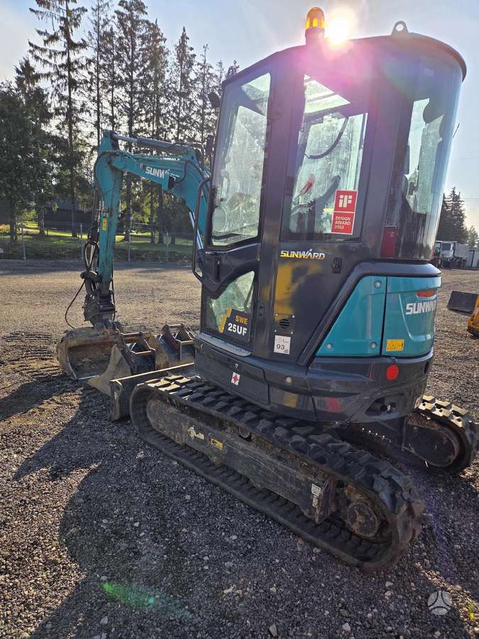 Sunward SWE25UF, mini excavator