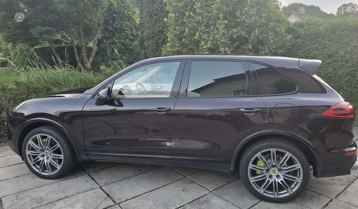 Porsche Cayenne - 1