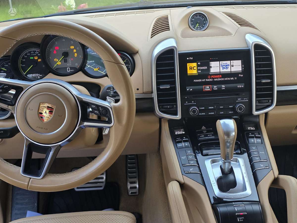 Porsche Cayenne - 5