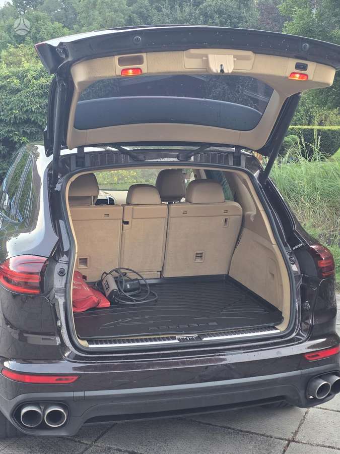 Porsche Cayenne - 6