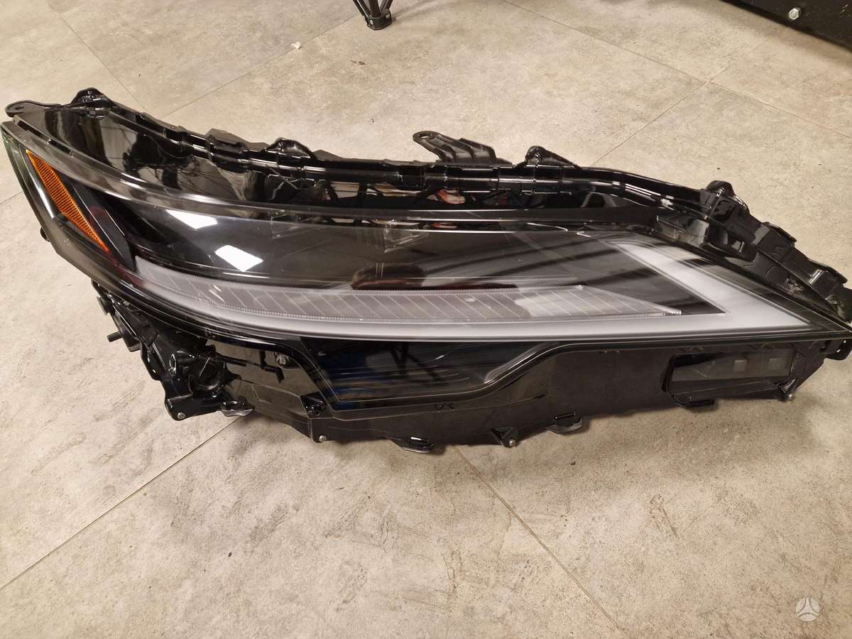 Lexus RX klasė žibintai