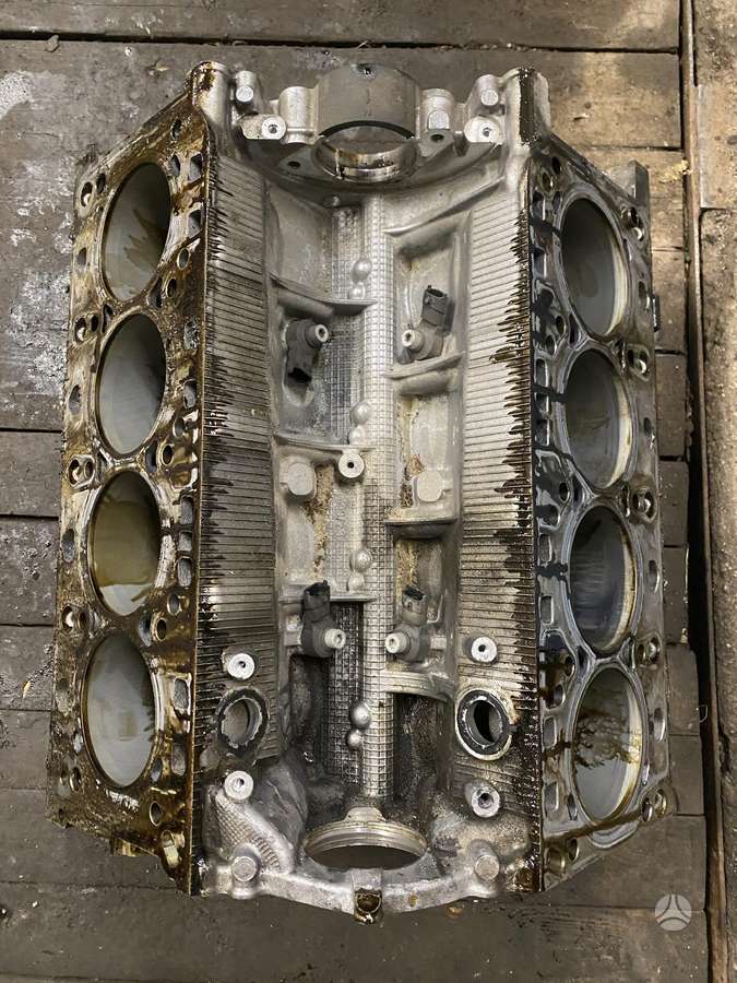 Porsche Panamera, 948, variklio detalės