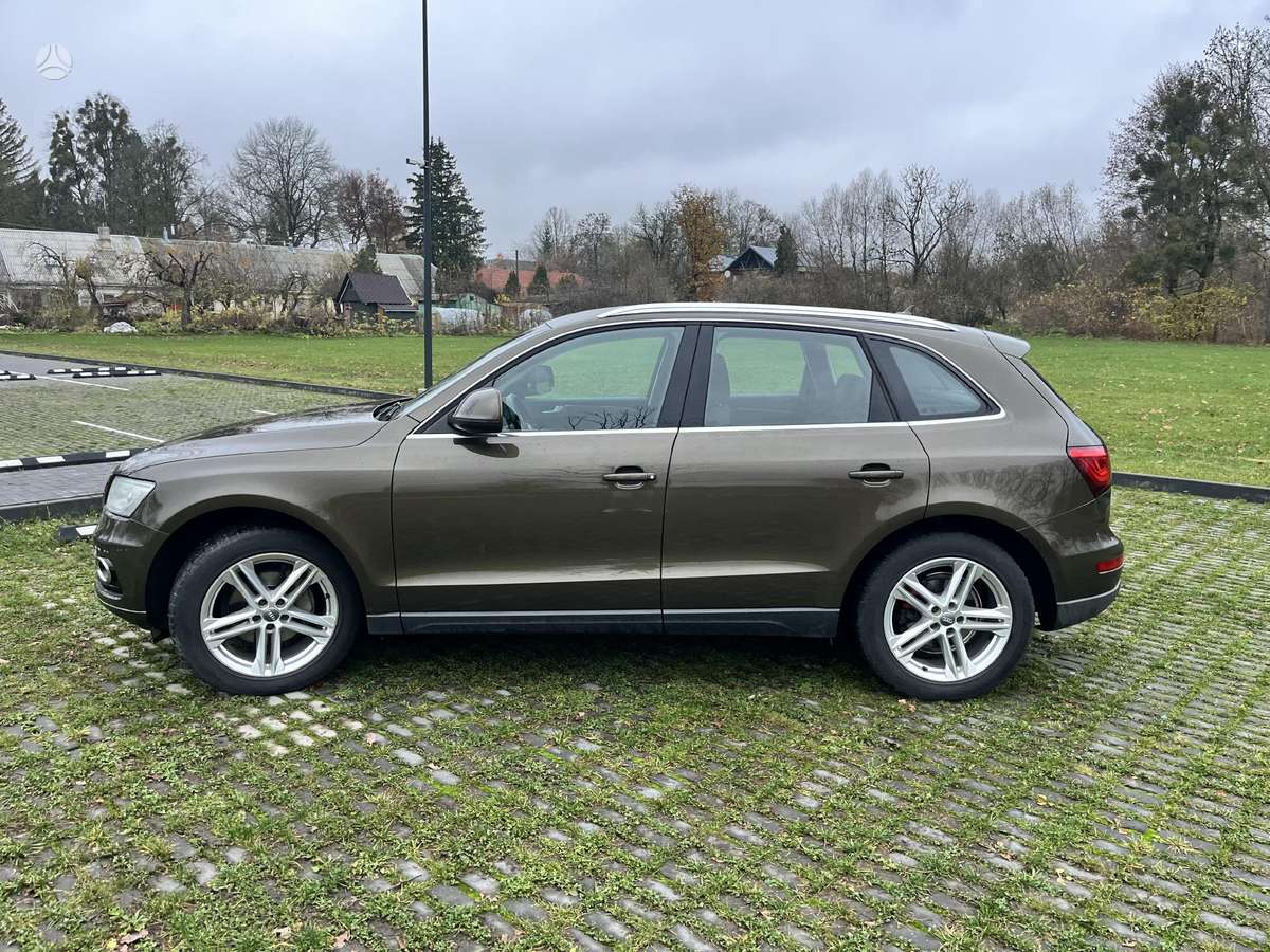 Audi Q5, 2.0 l., off-road / crossover