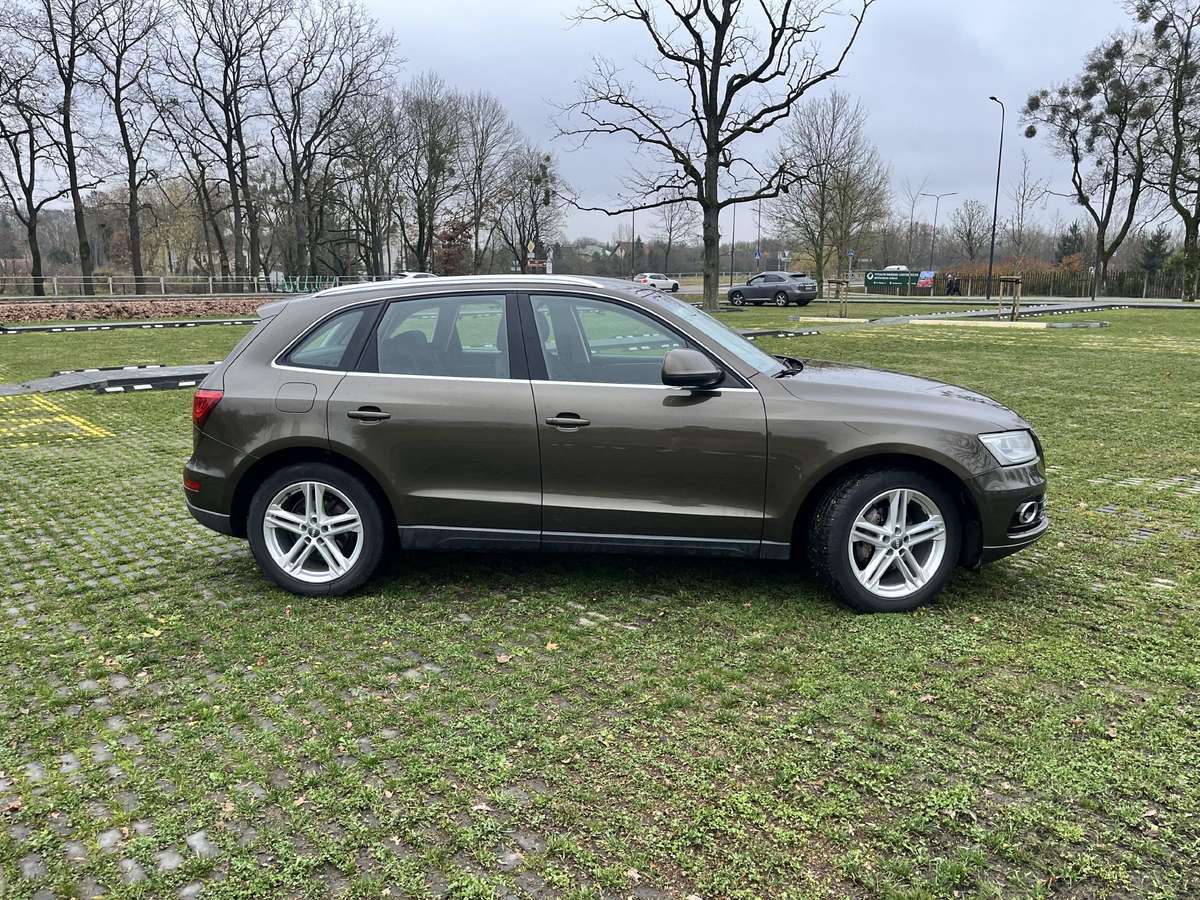 Audi Q5, 2.0 l., off-road / crossover