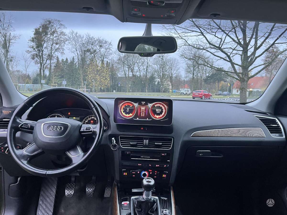 Audi Q5, 2.0 l., off-road / crossover