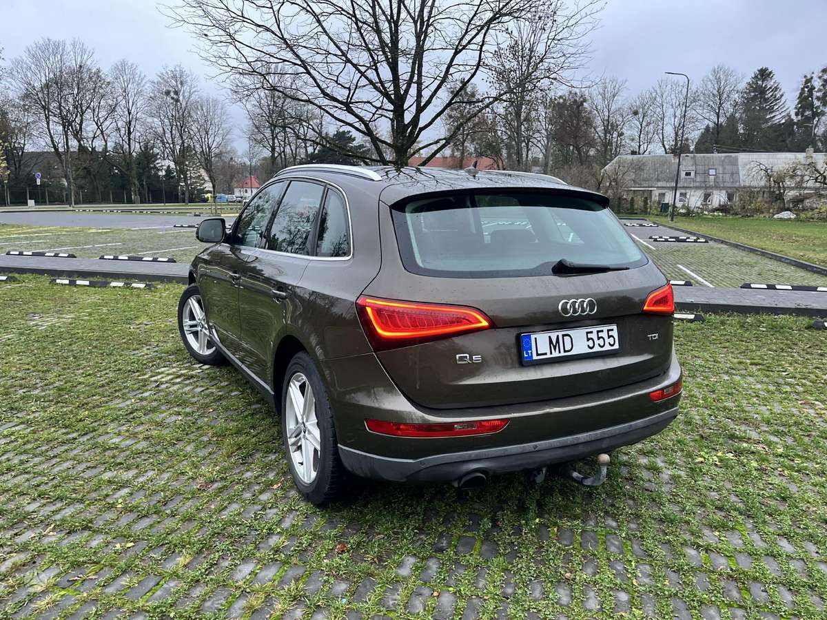 Audi Q5, 2.0 l., off-road / crossover