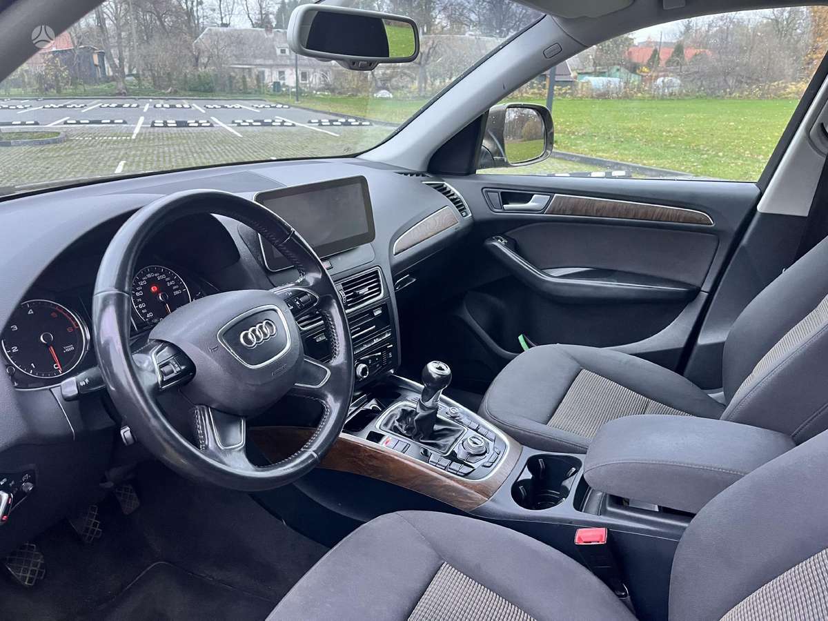 Audi Q5, 2.0 l., off-road / crossover