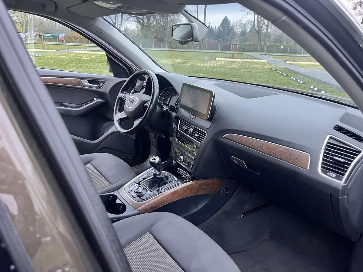 Audi Q5, 2.0 l., off-road / crossover
