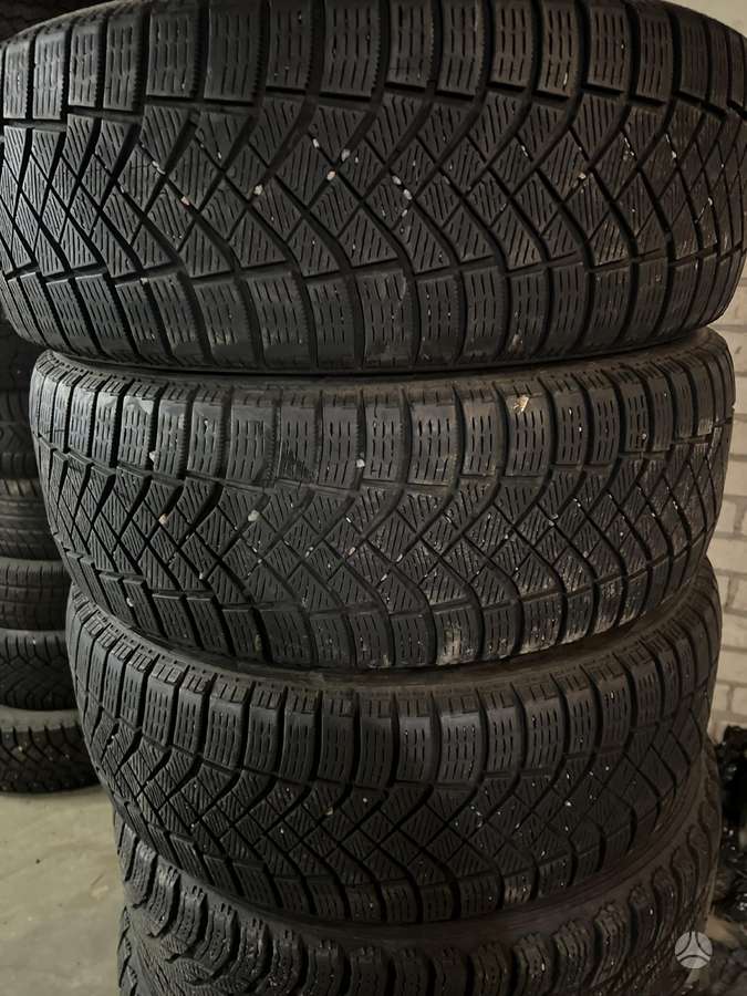 Pirelli ICE ZERO FR, winter 215/55 R18